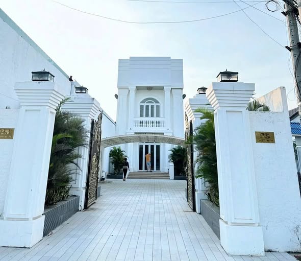 Biệt thự mini đường Coloso Sóc Trăng 567m² - Hồ bơi riêng, 2 mặt tiền