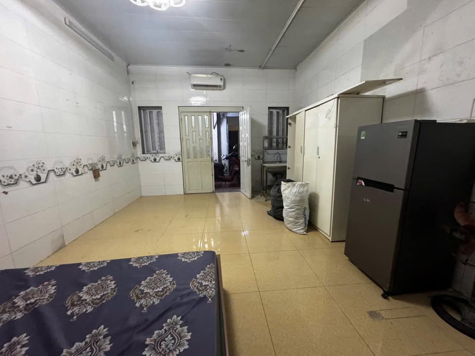 Nhà cho thuê phố Nguyễn Xiển, 40m² giá 4 triệu - Đầy đủ nội thất tiện nghi!