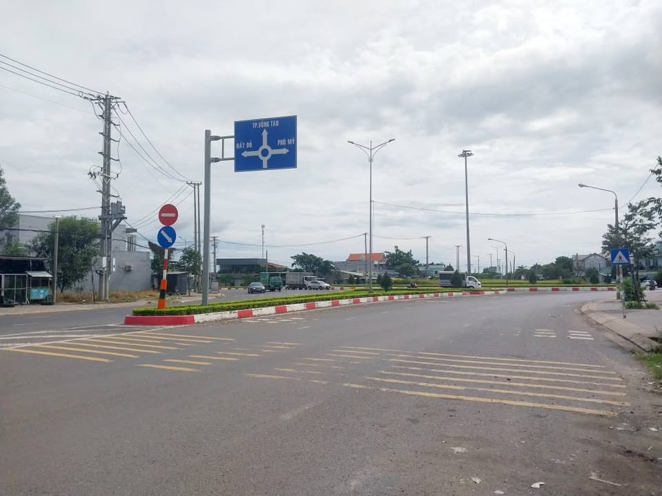 Đất 3100m² 3 mặt tiền đường 19 - Bán gấp 7.8 tỷ tại phường Long Hương, Bà Rịa