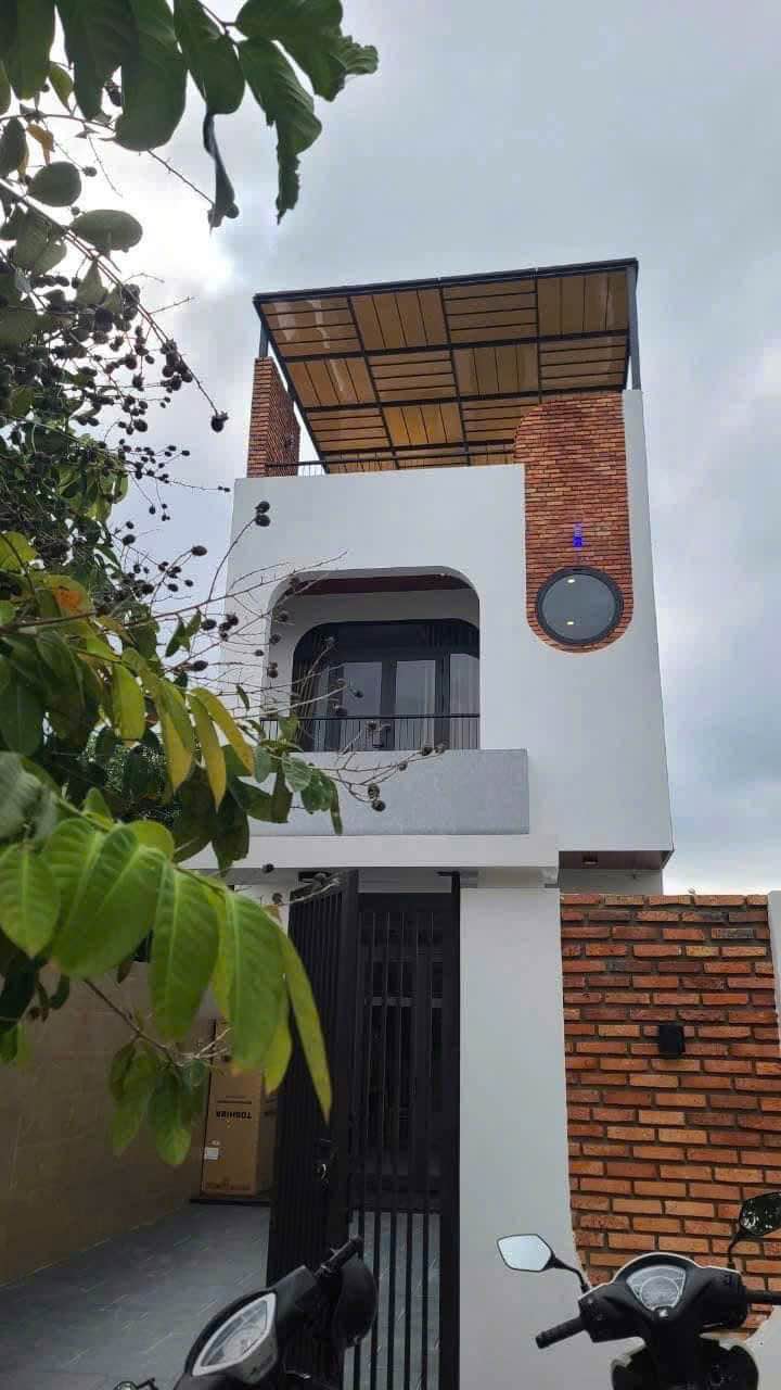 Nhà 2,5 tầng mới 100% Hòa Xuân, Đà Nẵng 100m² giá 5.5 tỷ - Thiết kế hiện đại, đầy đủ nội thất!