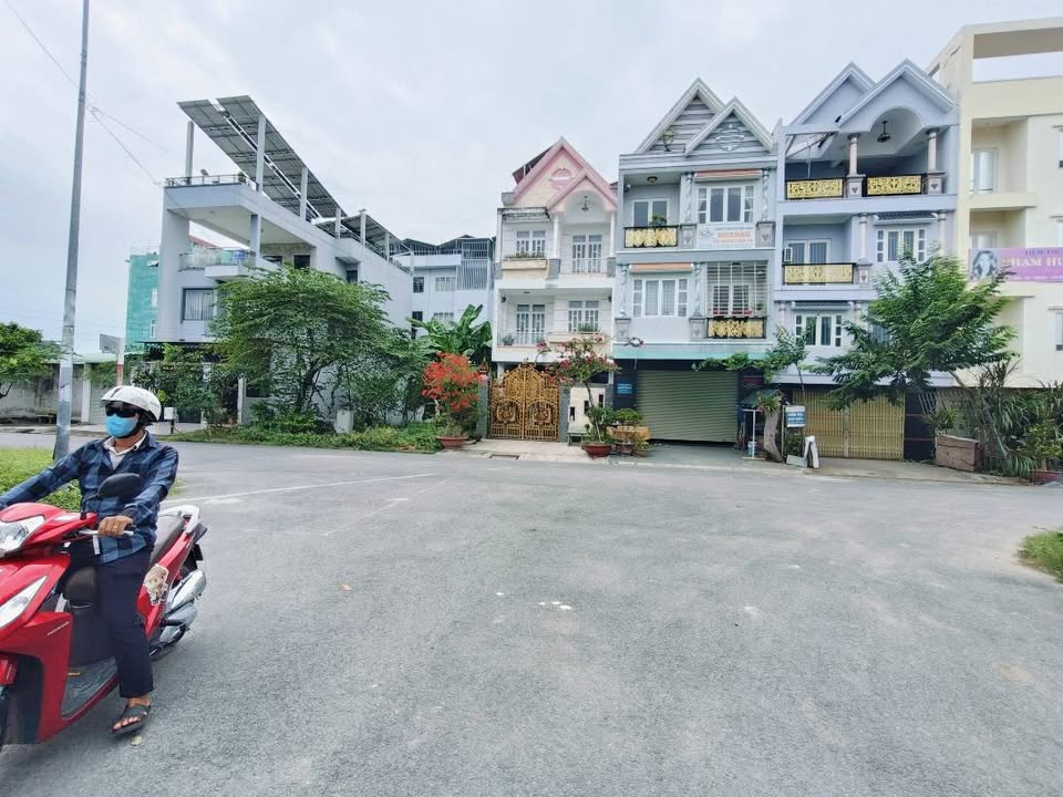 Đất nền góc KDC 135 Bến Lức 100m² giá 3.5 tỷ - Cơ hội đầu tư hấp dẫn!