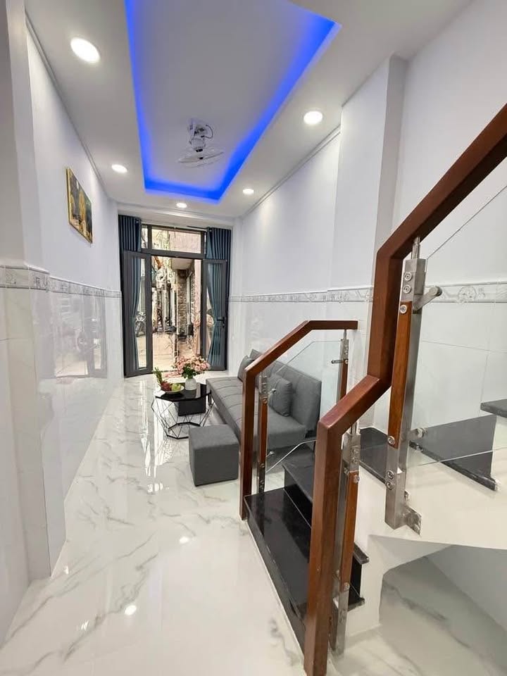 Nhà 3 tầng Ni Sư Huỳnh Liên, Tân Bình 17m² giá chỉ 2 tỷ - Đầu tư sinh lời!
