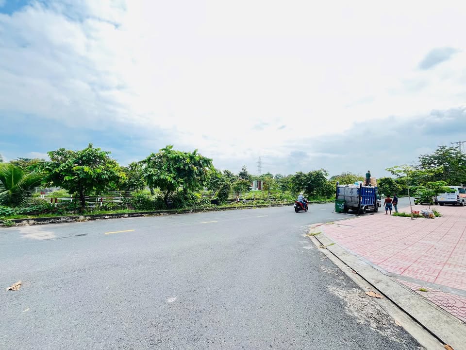 Đất Mặt Tiền Linh Trung 95m² giá 7.5 tỷ - View suối tuyệt đẹp!