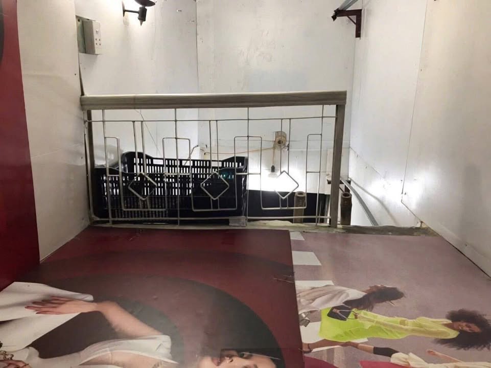 Nhà nhỏ cho thuê tại Văn Chương, Đống Đa, 11m² - Giá chỉ 2 triệu/tháng!