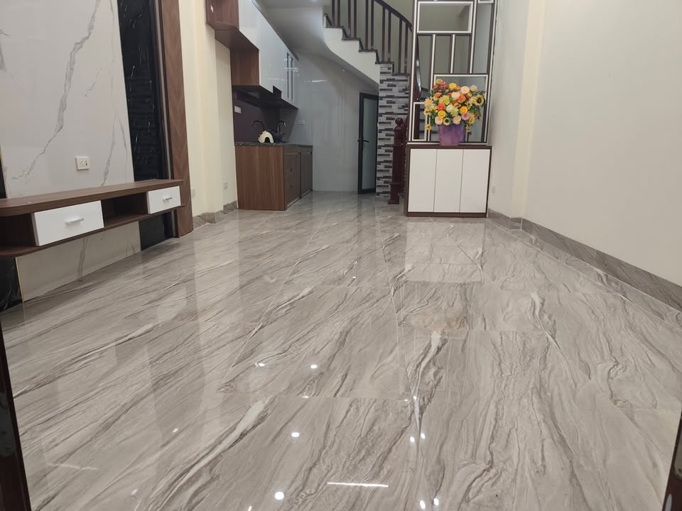 Nhà 5 tầng Thạch Bàn, Long Biên 34m² chỉ 5 tỷ - Đường ô tô đỗ sát nhà!