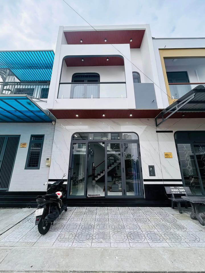 Bán nhà phố Rạch Giá 80m² giá 3.05 tỷ - Vị trí đắc địa, giao thông thuận tiện!