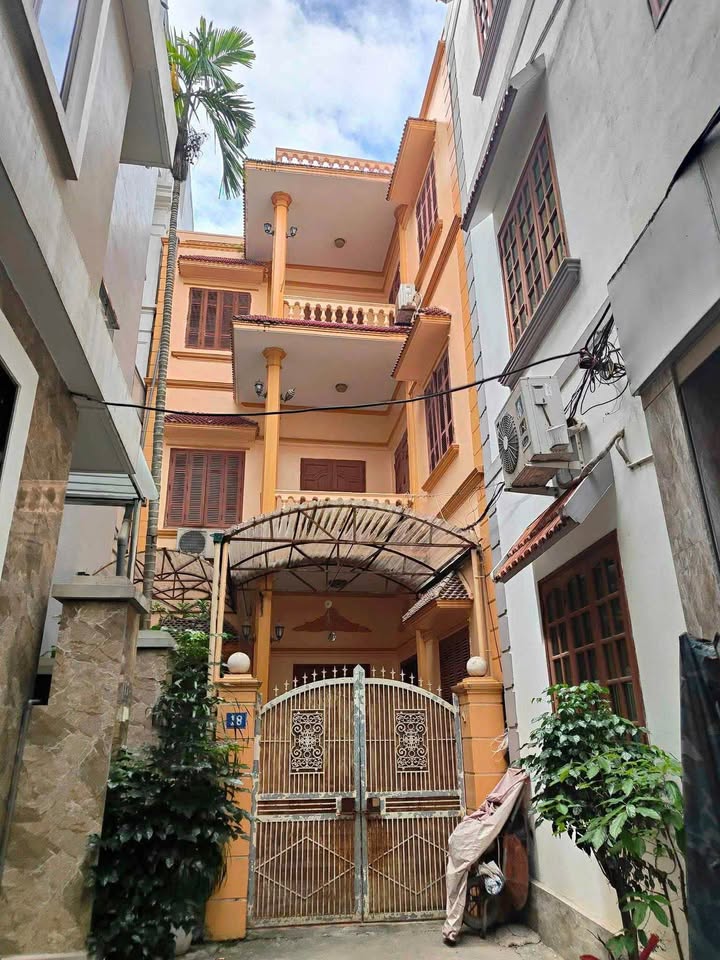 Cho thuê nhà nguyên căn 3 tầng phố Vũ Xuân Thiều, Long Biên - Giá chỉ 10 triệu/tháng!