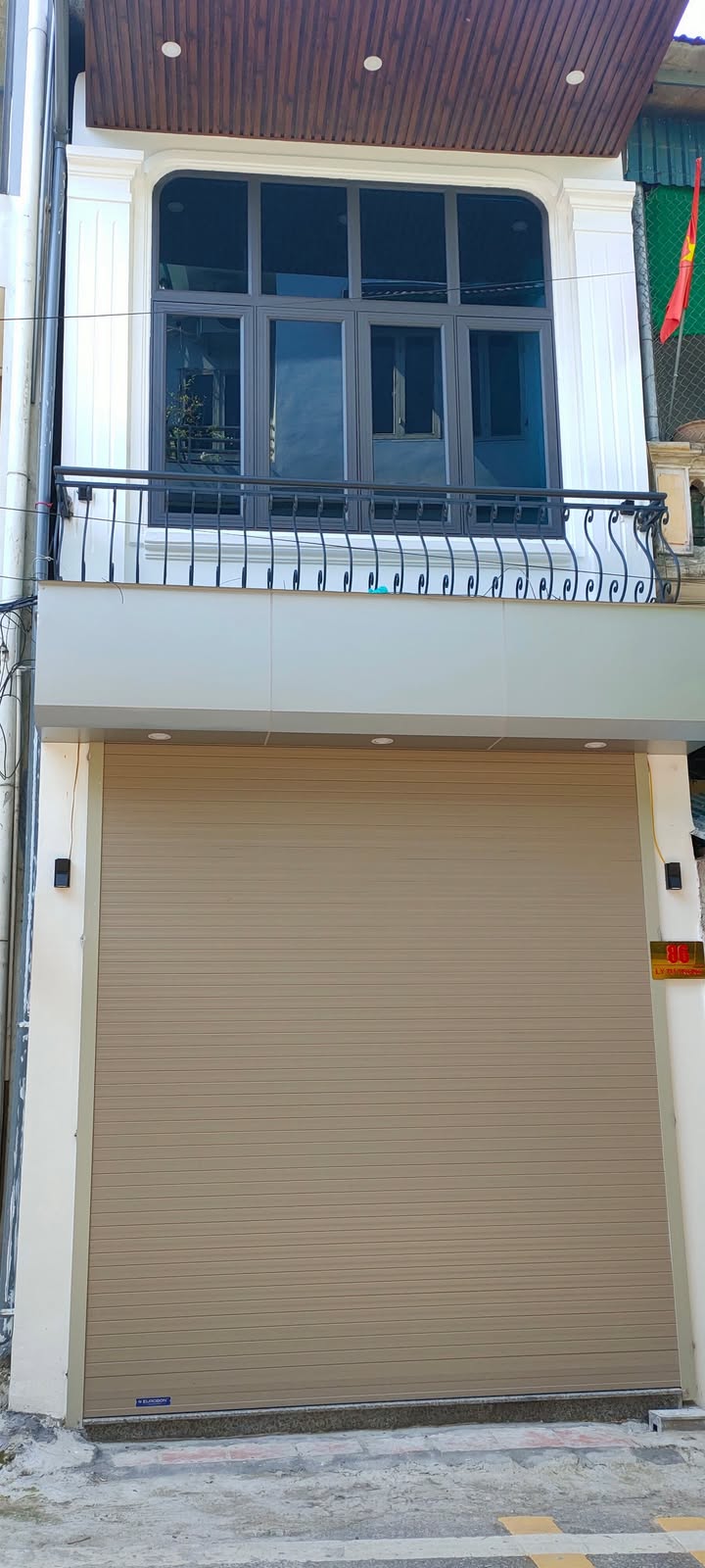 Nhà mặt phố Lý Tự Trọng Vĩnh Yên 90m² giá 3.2 tỷ - Vị trí lý tưởng cho kinh doanh!