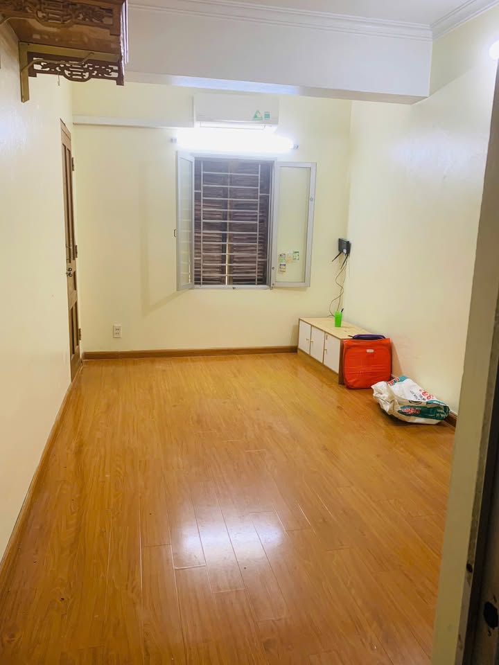 Căn hộ tập thể cho thuê tại Ngõ 62 Nguyễn Chí Thanh, 40m² chỉ 6.5 triệu - Đầy đủ nội thất!