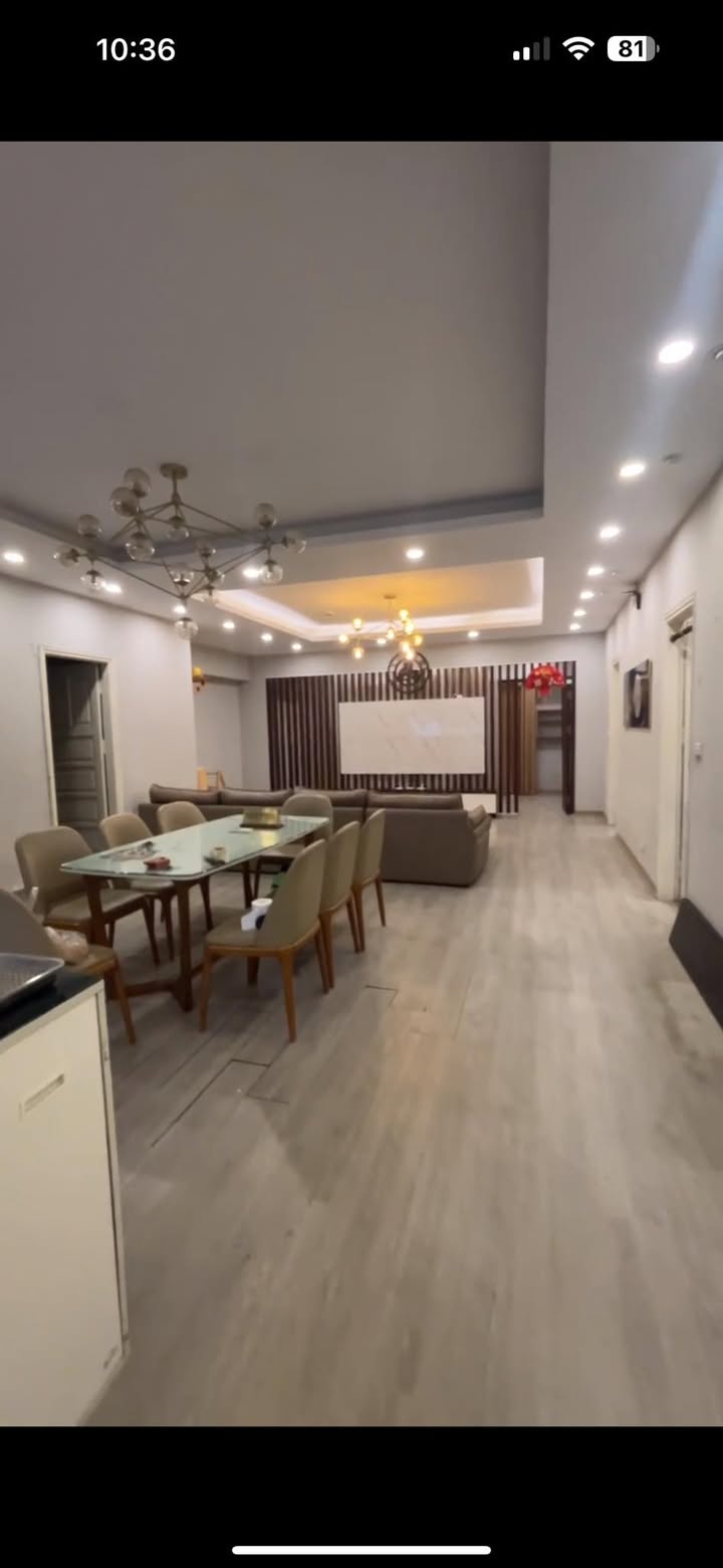 Căn hộ cho thuê tại Đống Đa 200m² - Phòng khách rộng rãi, đầy đủ nội thất!