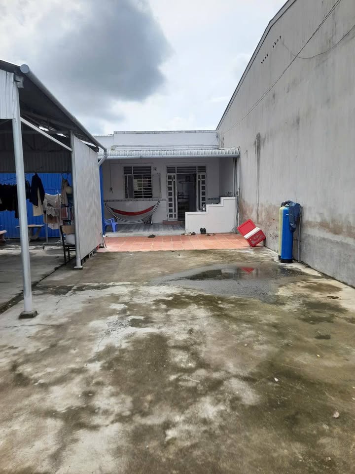 Nhà phố Hòa Thuận, Trà Vinh 250m² giá 1.5 tỷ - Sân vườn rộng rãi, chính chủ!