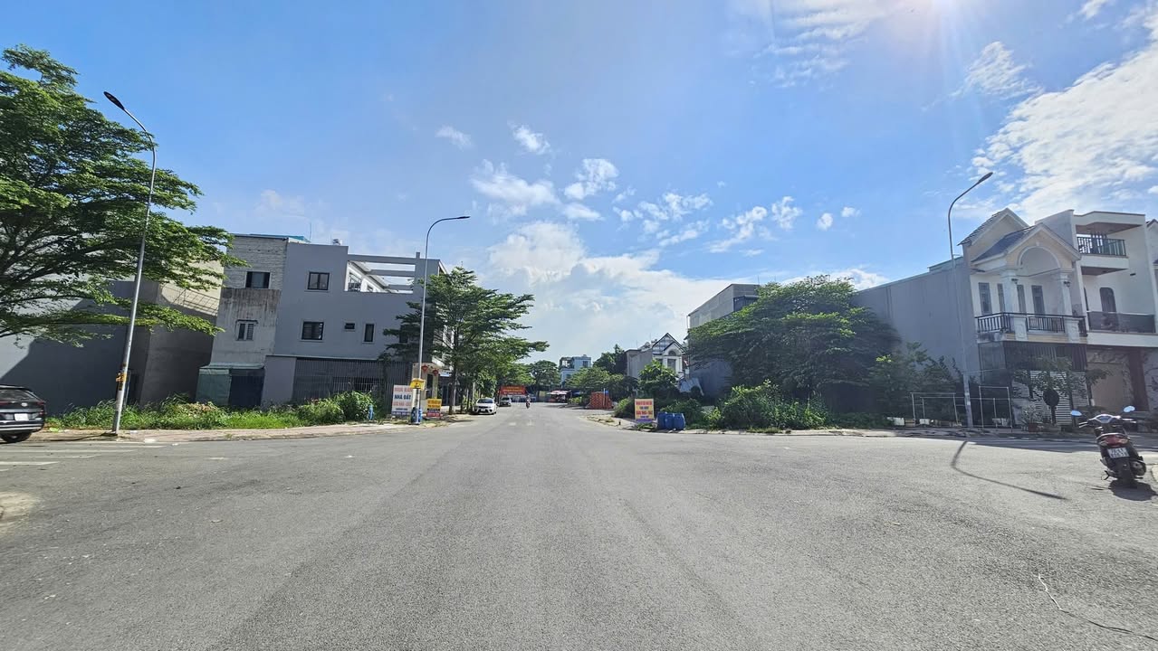 Đất 2 mặt tiền tại Bình Chuẩn, Thuận An 99.3m² giá 5 tỷ - Kinh doanh tuyệt vời!