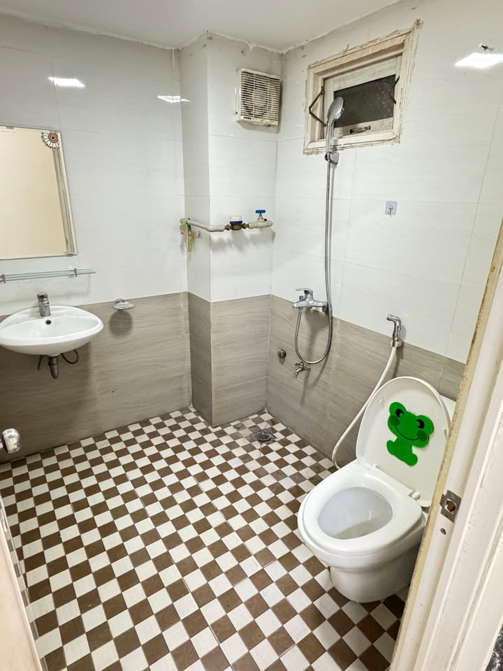 Phòng cho thuê tại Ngõ 45 Võ Chí Công, Cầu Giấy 30m² giá 3.5 triệu - Không gian thoáng đãng, đầy đủ tiện nghi!