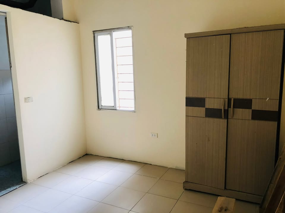 Cho thuê phòng trọ khép kín tại Cầu Giấy 18m² giá 2.8 triệu - Chính chủ, an ninh tốt!