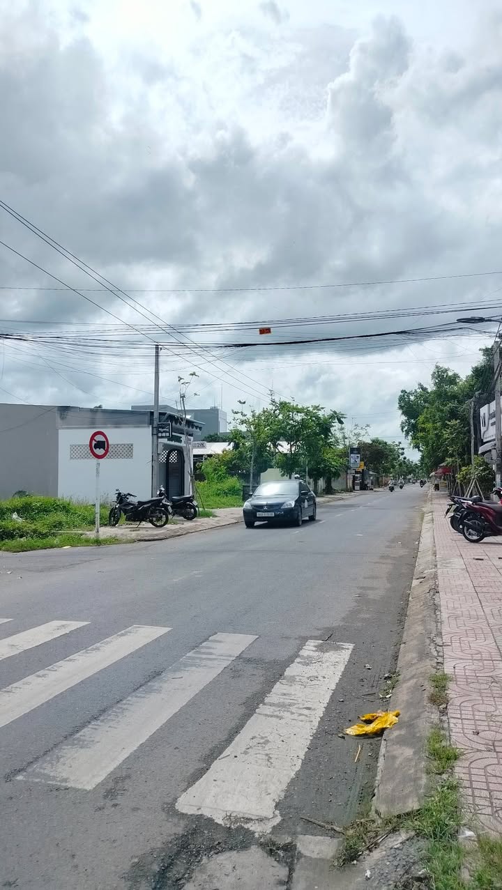 Nhà Mặt Tiền Đường D5, Bình Thạnh 122m² giá 2.95 tỷ - Kinh doanh tuyệt vời!