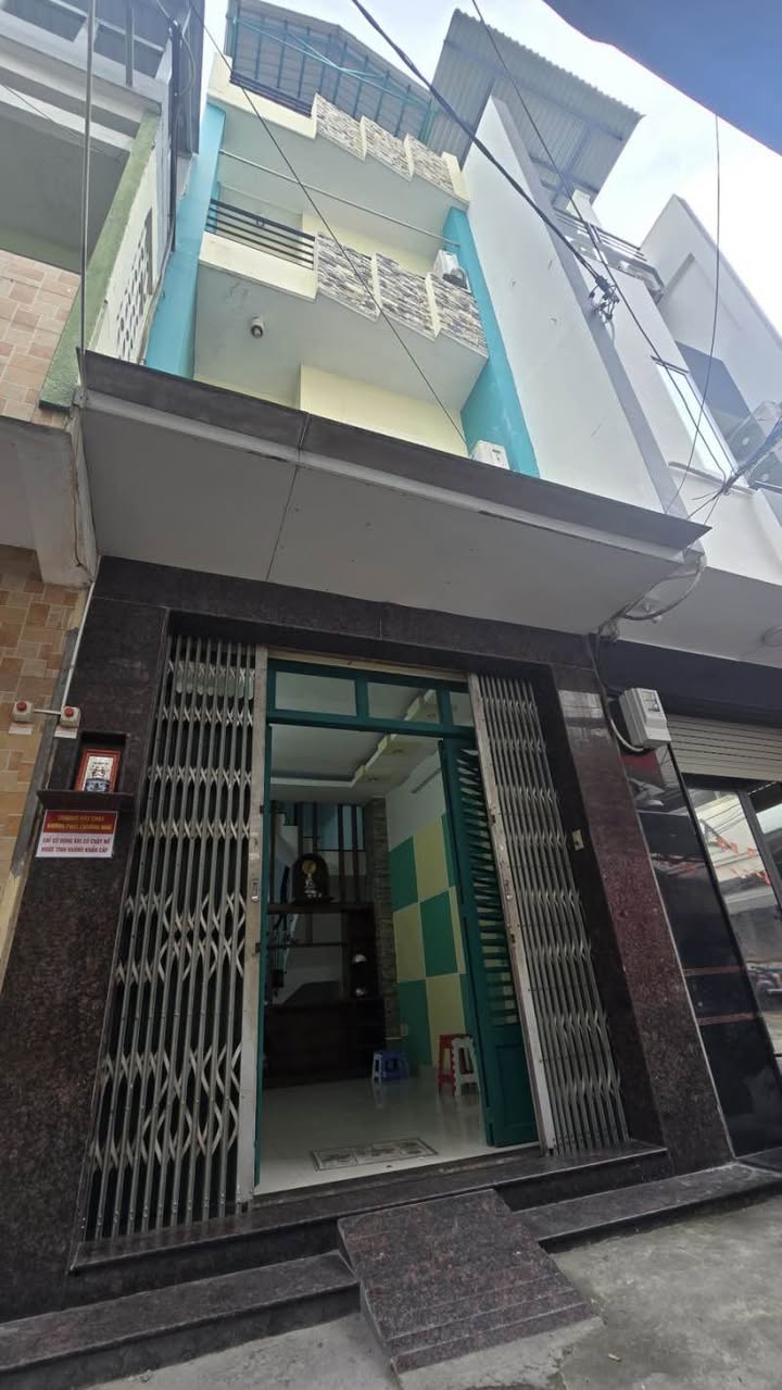 Nhà riêng Quận 5 44m² giá 10.8 tỷ - Vị trí đắc địa, hẻm xe hơi thông!