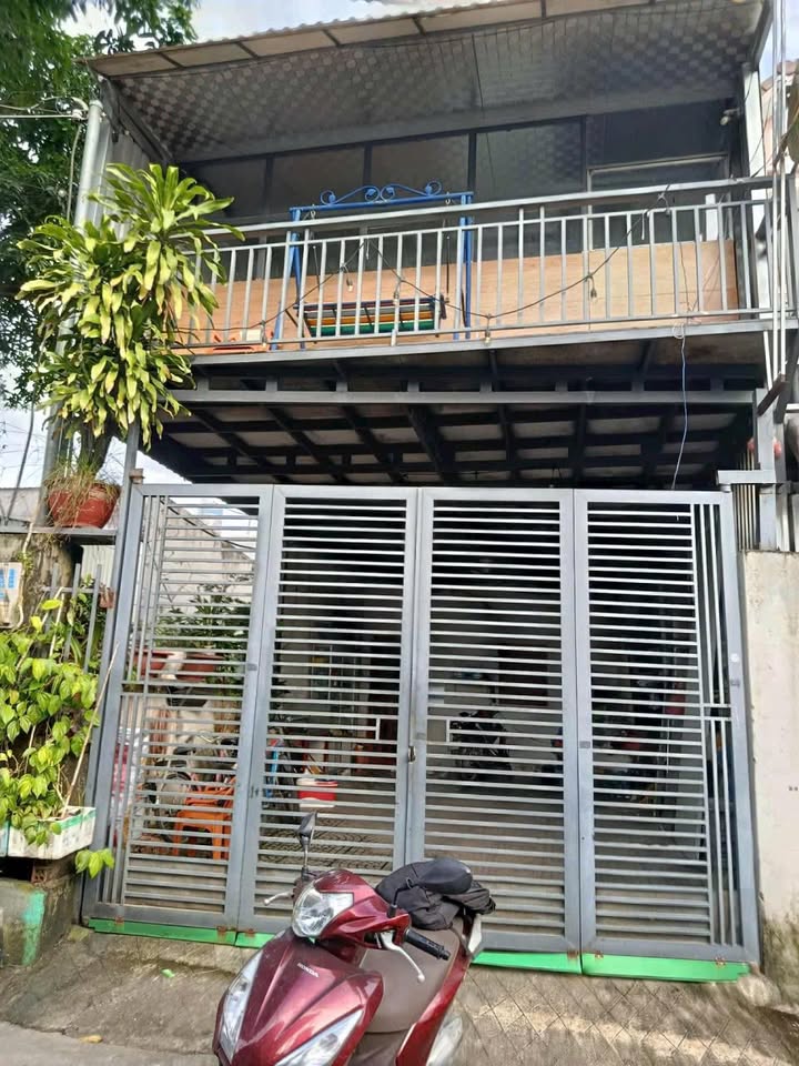 Nhà gác lửng Trảng Dài Biên Hòa 100m² giá 1.95 tỷ - Đường bê tông thông thoáng!