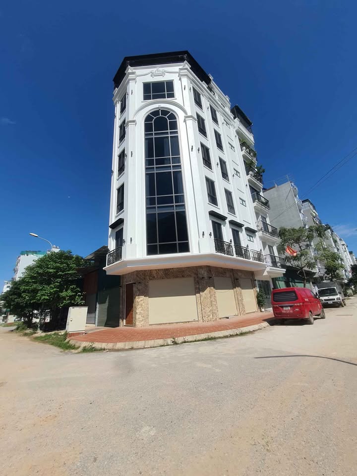 Nhà lô góc Vạn Phúc 65m² 7 tầng - Full nội thất, view hồ tuyệt đẹp!