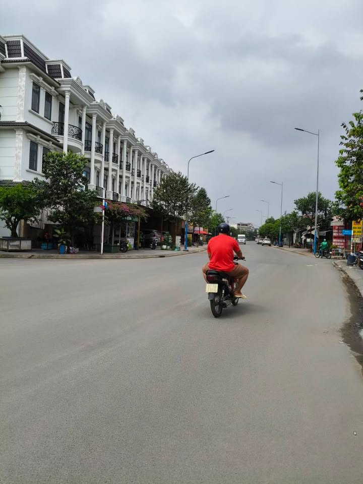 Shophouse mặt tiền Nguyễn Thị Khắp Dĩ An 78m² giá 6.3 tỷ - Đầu tư sinh lời ngay!