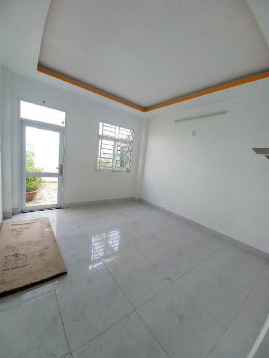 Mặt tiền Bùi Văn Ba, Quận 7, 96m² giá 12.3 tỷ - Cơ hội đầu tư tuyệt vời!