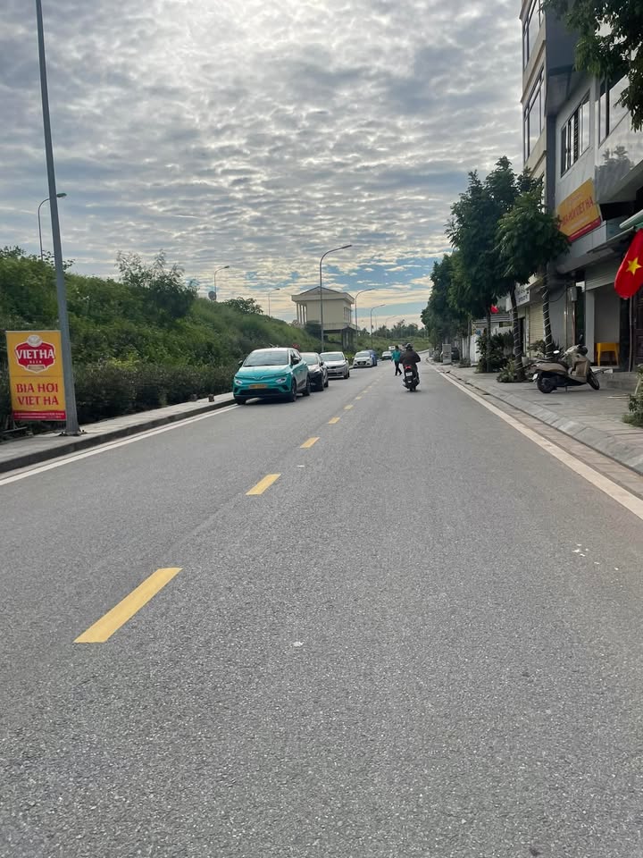 Đất nền Phúc Lợi Long Biên 100m² giá 7 tỷ - Sổ đỏ chính chủ, gần trường học!