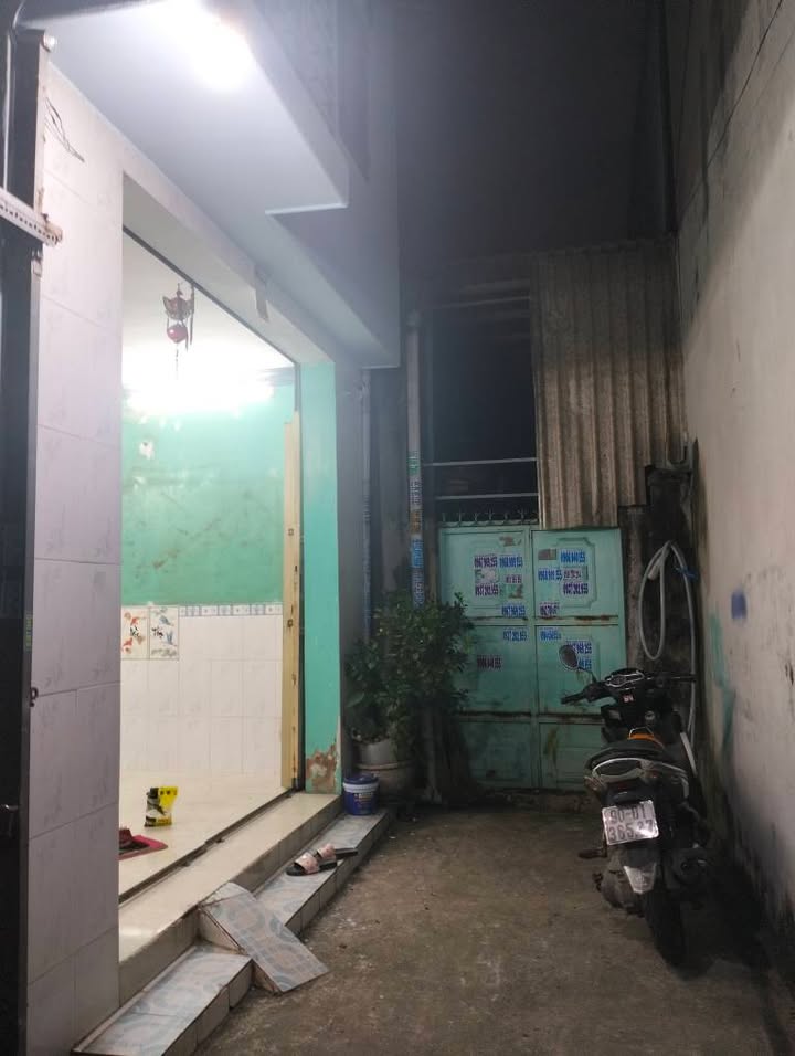 Nhà cho thuê hẻm Nguyễn An Ninh Dĩ An 30m² giá 3.5 triệu - Sơn lại mới tinh!