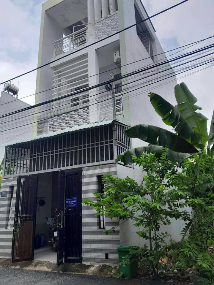 Nhà cho thuê tại Phường Long Trường, Thủ Đức 180m² giá 7.5 triệu - Tiện ích đầy đủ, phù hợp gia đình