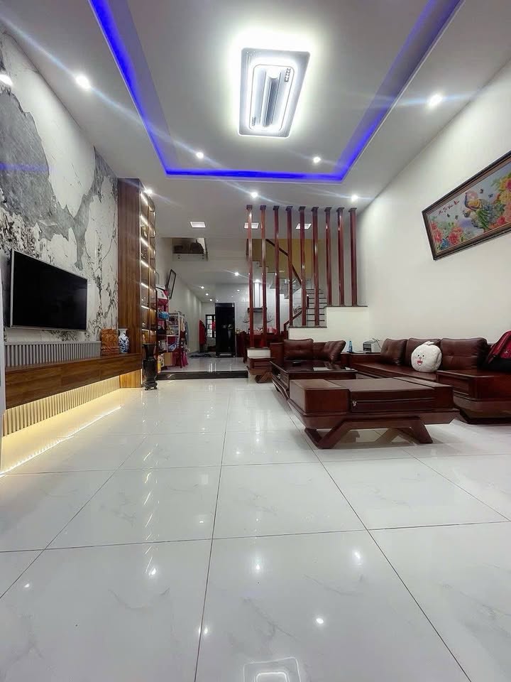 Nhà 2 tầng mặt tiền đường Phong Bắc Cẩm Lệ Đà Nẵng 100m² giá 6.15 tỷ - Thiết kế đẹp, vào ở ngay!
