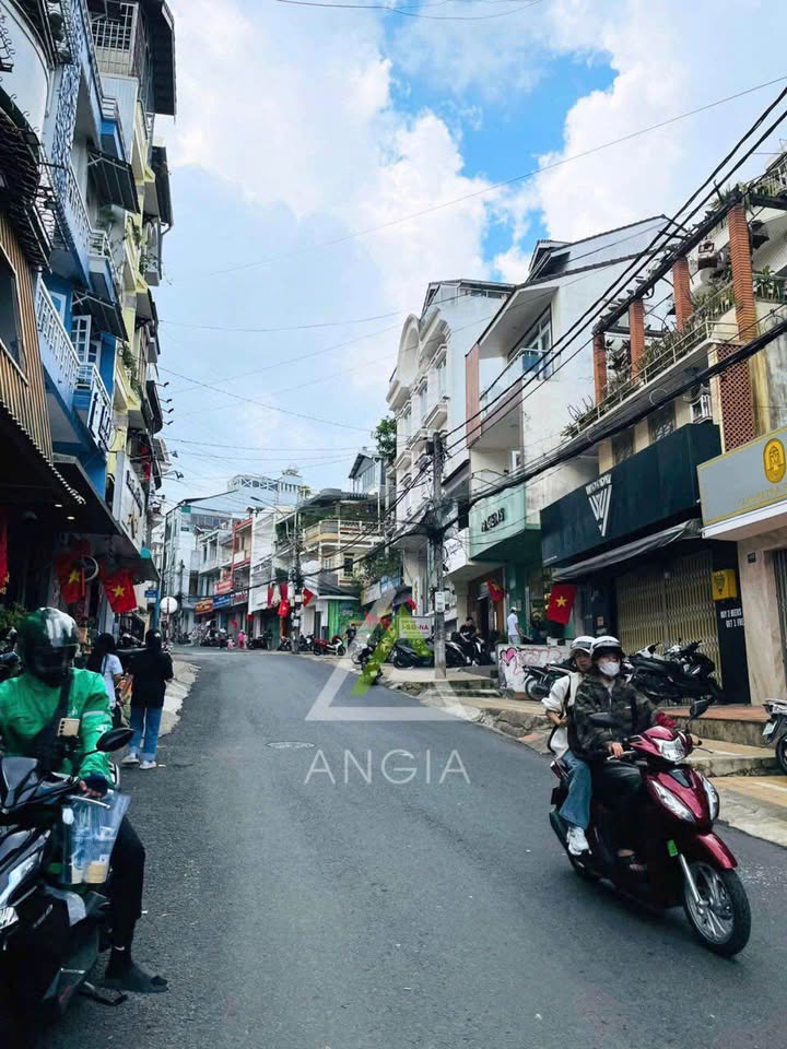 Nhà mặt tiền Trương Công Định Đà Lạt 65m² giá 23 tỷ - Kinh doanh sầm uất ngay trung tâm!