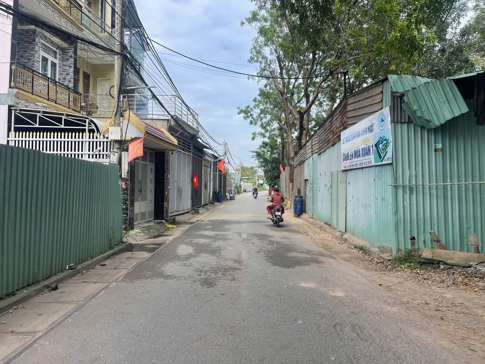 Đất sổ đỏ Dĩ An 112.4m² giá 4.6 tỷ - Vị trí đắc địa, kinh doanh thuận lợi!