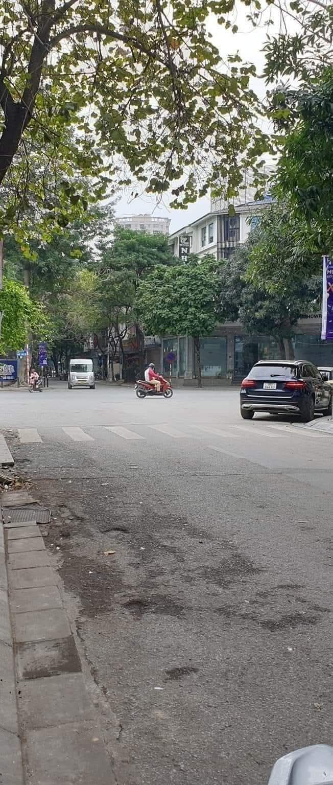 Khách sạn mặt phố Thọ Tháp, Cầu Giấy 138m² giá 98 tỷ - Dòng tiền ổn định 260 triệu/tháng!