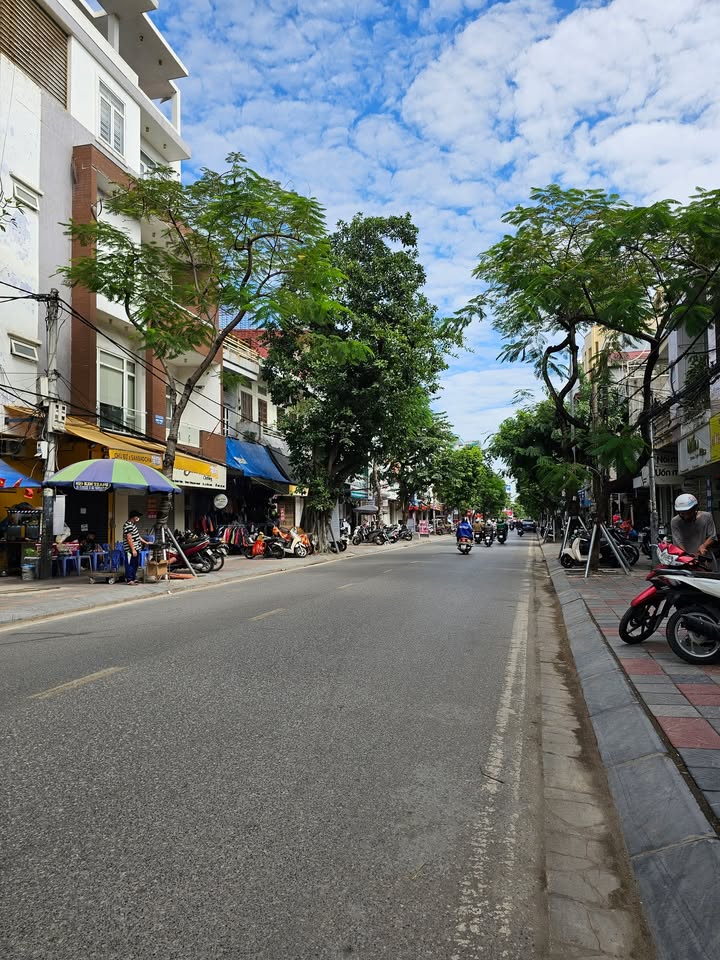 Nhà 4 tầng mặt đường Lương Khánh Thiện, Hải Phòng - Sổ đỏ chính chủ, giá 5.7 tỷ!