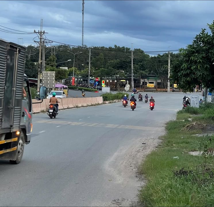 Đất thổ cư mặt tiền DT 744 Bến Cát 120m² giá 2 tỷ - Đầu tư sinh lời ngay!