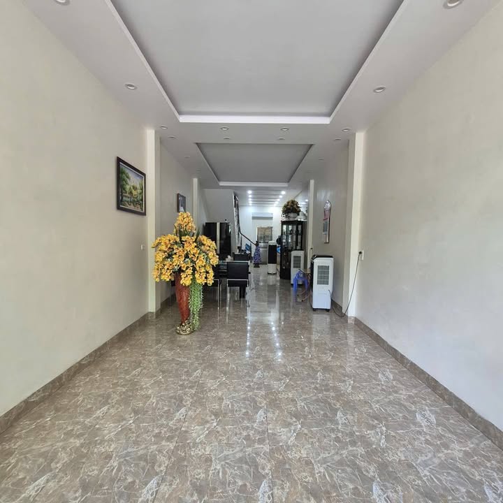 Nhà 5 tầng 1 tum đường 25/4 Hạ Long 51.8m² giá 8.5 tỷ - Đầu tư sinh lời ngay!