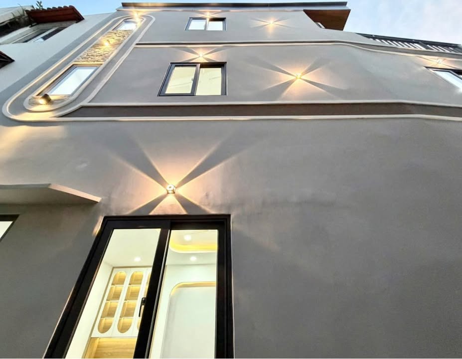 Nhà đẹp trung tâm quận 10 45m² giá 6.7 tỷ - Đường trải nhựa sạch sẽ!