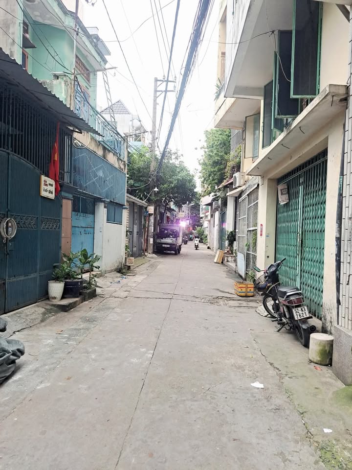 Nhà góc Tân Bình 40m² giá 5 tỷ - Vị trí hiếm có, tiện xây mới!