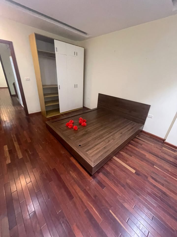 Căn hộ chung cư Hoàng Hoa Thám 5 tầng 8 phòng ngủ - Cho thuê 18 triệu/tháng!