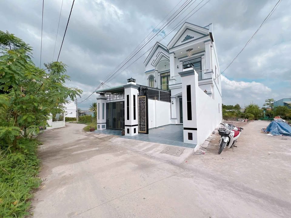 Nhà 1 Lầu Mặt Tiền Tập Đoàn 8, 92m² giá 2.3 tỷ - Đầu tư sinh lời ngay!