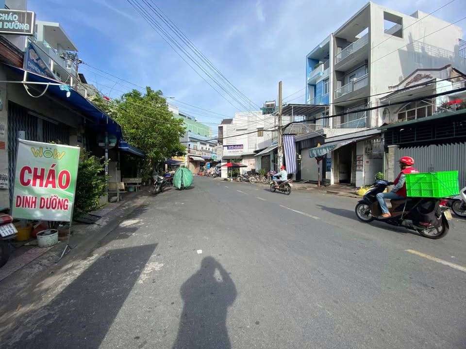 Nhà mặt tiền đường Nguyễn Thức Tự, quận Bình Tân, 102m² - Giá 14.8 tỷ, sổ hồng chính chủ!