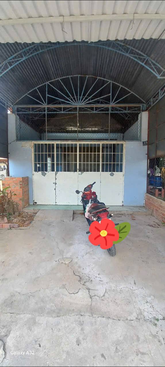 Nhà mặt tiền đường nhựa Tân Phước Tân Bình 190m² giá 1.38 tỷ - Diện tích rộng rãi, tiện ích đầy đủ!