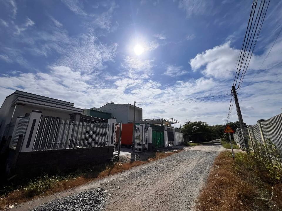 Nhà ngang khủng 10m tại phường Ninh Thạnh, Tây Ninh giá 1.89 tỷ - Kinh doanh cực đẹp!