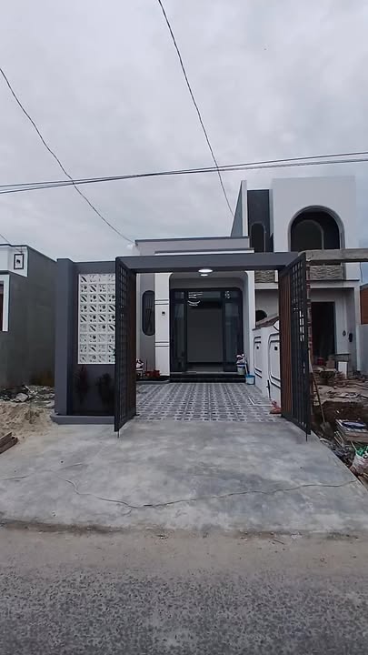 Nhà mới hoàn thiện hẻm 28 Ngô Quyền, Hòa Thành, Tây Ninh 128m² giá 1.39 tỷ - Sẵn sàng vào ở ngay!