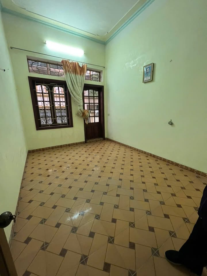 Nhà 3 tầng mặt đường Lê Hồng Sơn, 39m² giá 3.2 tỷ - Kinh doanh thuận lợi!