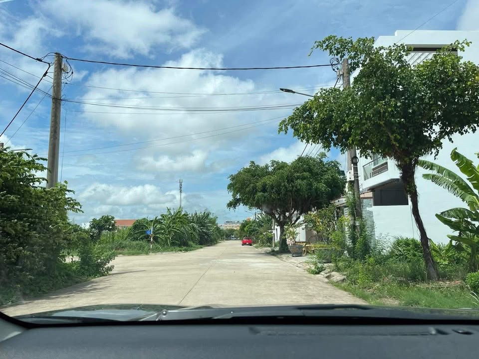 Đất nền liền kề đường Lê Thị Nga, Bạc Liêu 200m² giá 2.3 tỷ - Sổ đỏ chính chủ, thương lượng ngay!