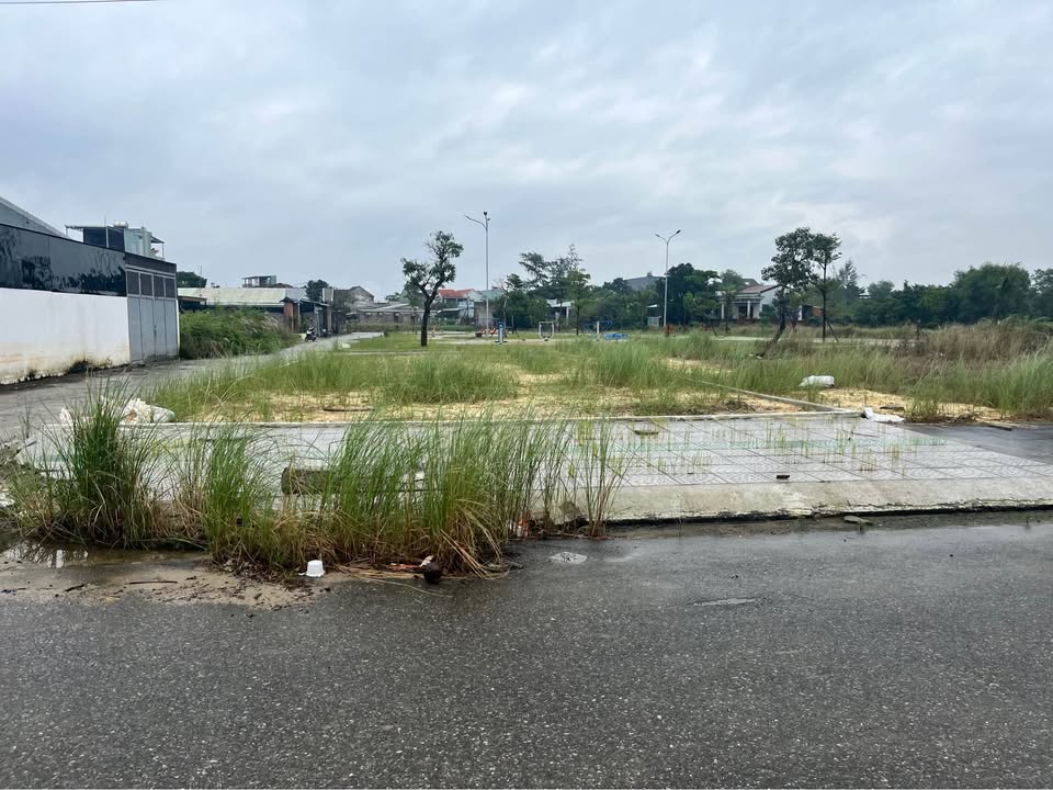 Đất lô góc KDC 2A Điện Ngọc 225m² giá 3.65 tỷ - Hướng công viên thoáng đãng!