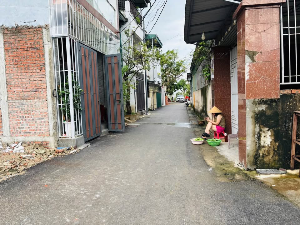 Đất nền lô góc 2 mặt đường Quán Bàu 92,9m² giá 4 tỷ - Vị trí đắc địa gần phố ẩm thực!