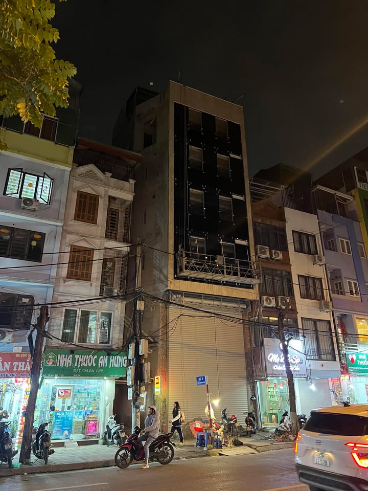 Cho thuê tòa nhà 6 tầng mặt phố Dương Văn Bé - Diện tích 70m², mặt tiền 6m, hoàn thiện mới!