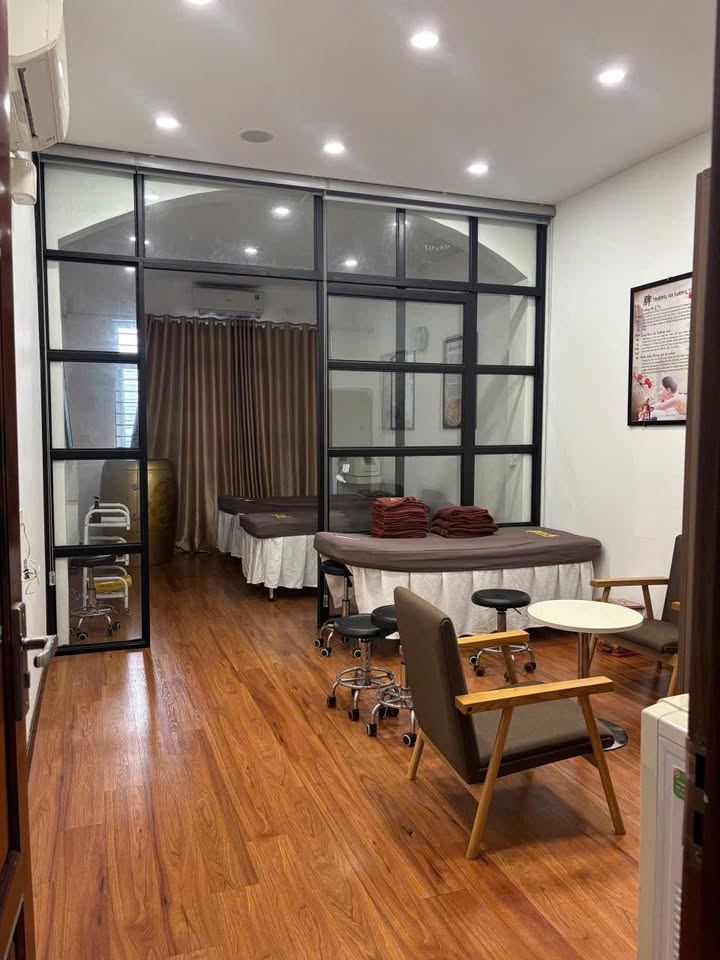 Nhà mặt phố Nguyễn Ngọc Nại, quận Thanh Xuân, diện tích 90m², giá 40 triệu/tháng - Thích hợp cho SPA, công ty, trung tâm đào tạo!