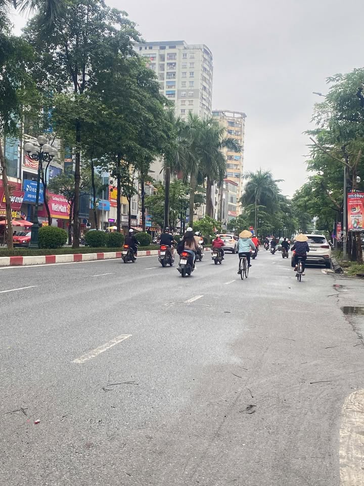 Cho thuê tòa nhà văn phòng 8 tầng mặt phố Kim Đồng 80m² - Giá 120 triệu/tháng