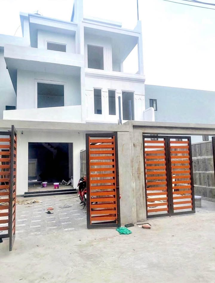 Nhà 3 tầng Lộc Vượng, Nam Định 100m² giá 3.85 tỷ - Ô tô đỗ cửa, thương lượng chính chủ!